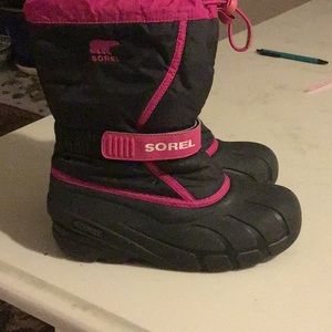 Sorel snow boots size 3